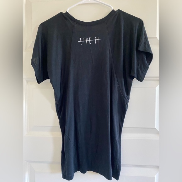 Comfy Black Tee - Picture 5 of 5